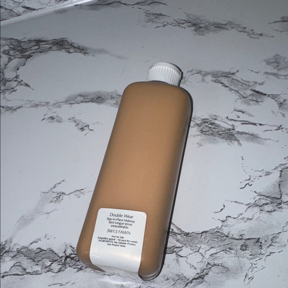 Estée Lauder Double Wear Foundation: 3W1.5 Fawn
Never used
100% authentic